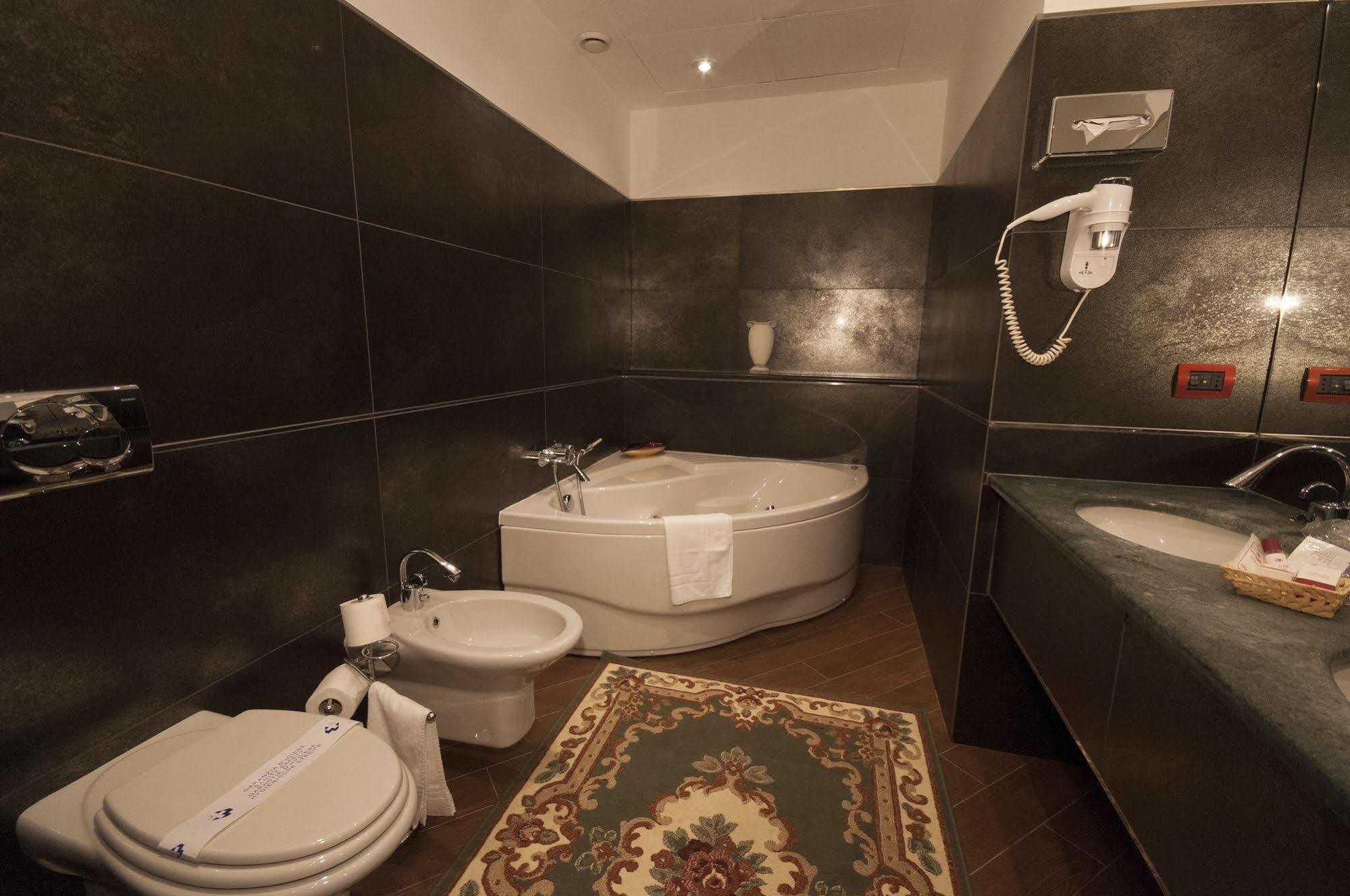 Hotel Brindor Poirino Bagian luar foto